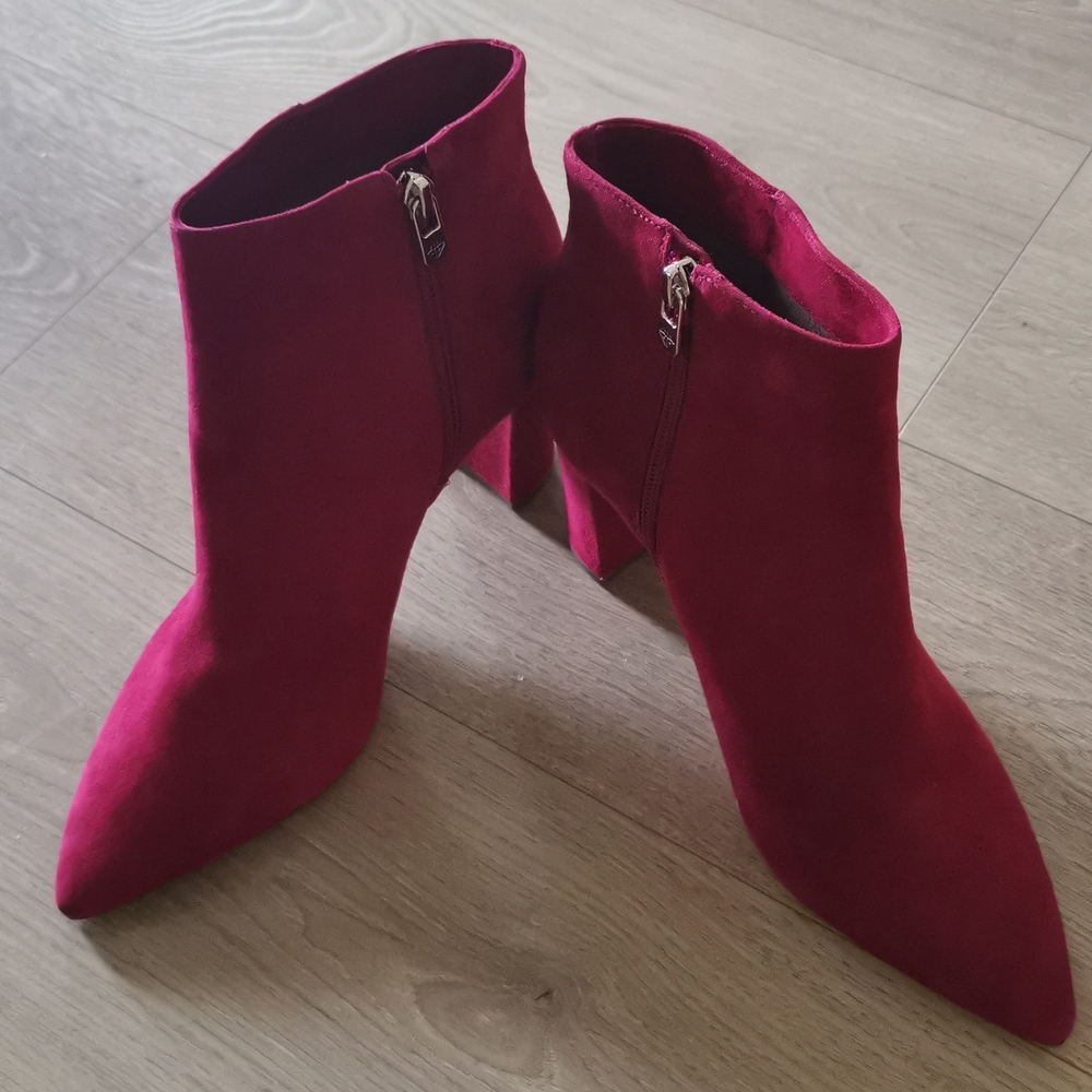 Antonio Melani Leather Sole Boots/Booties Size: 9